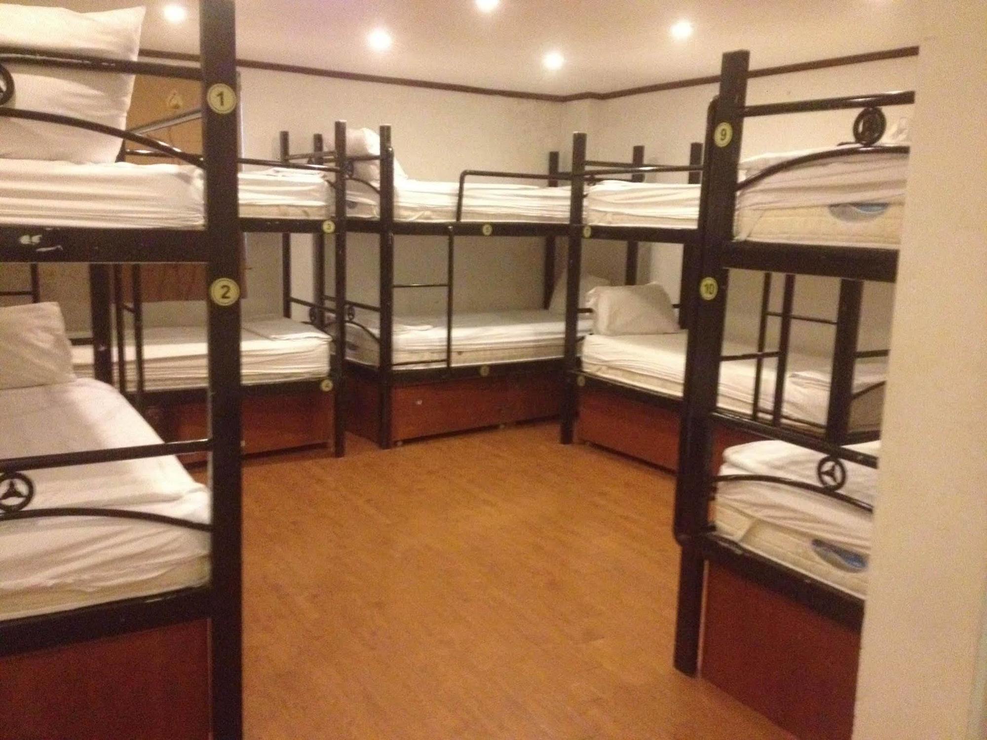 Vang Vieng Backpackers Hostel Exterior photo